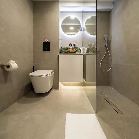 New Luxury In The Historic Center * Лимасол