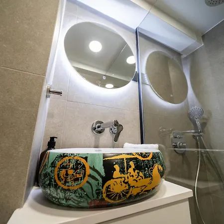 New Luxury In The Historic Center דירה