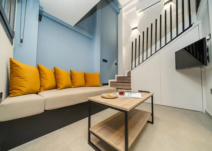 New Luxury In The Historic Center לימסול